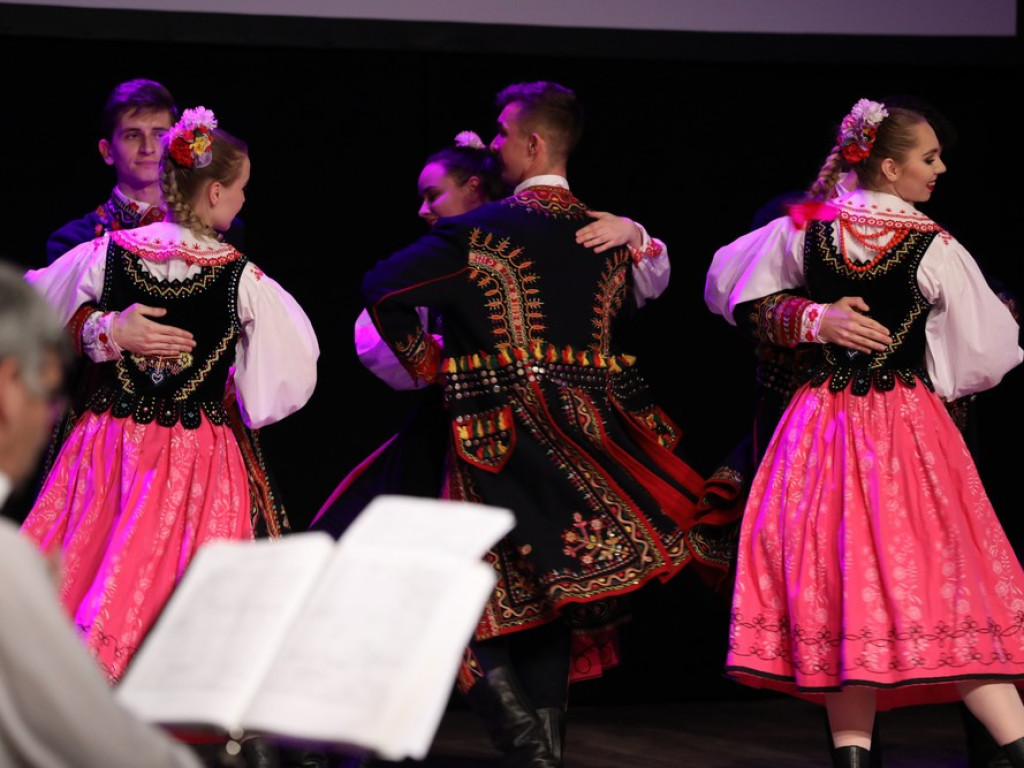 Świąteczny koncert Zespołu Pieśni i Tańca Ziemi Hrubieszowskiej (ZDJĘCIA)