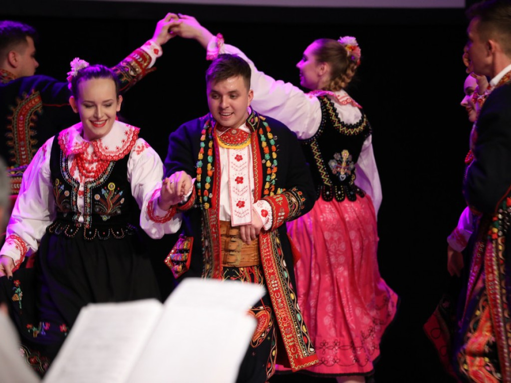 Świąteczny koncert Zespołu Pieśni i Tańca Ziemi Hrubieszowskiej (ZDJĘCIA)