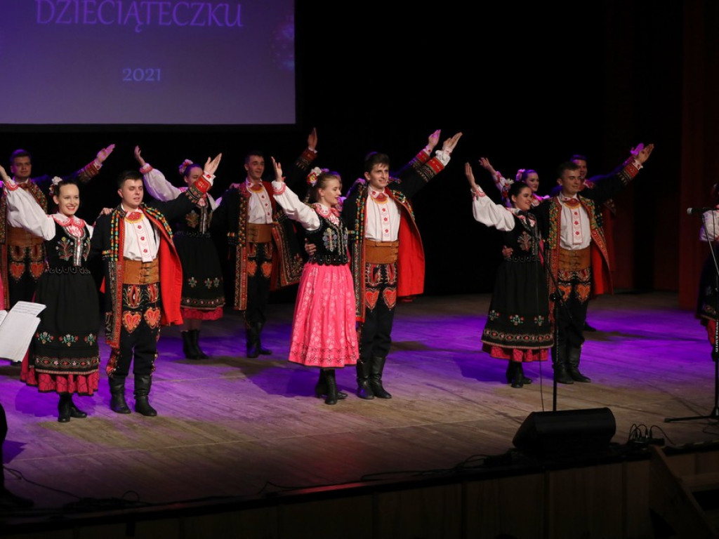 Świąteczny koncert Zespołu Pieśni i Tańca Ziemi Hrubieszowskiej (ZDJĘCIA)