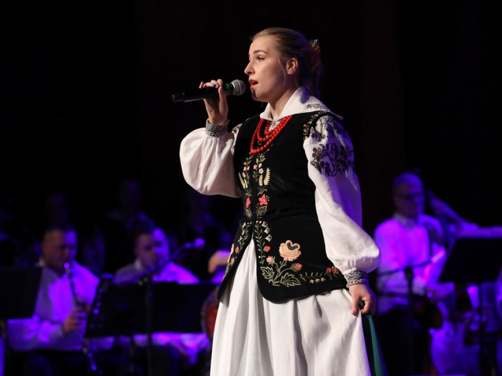 Świąteczny koncert Zespołu Pieśni i Tańca Ziemi Hrubieszowskiej (ZDJĘCIA)