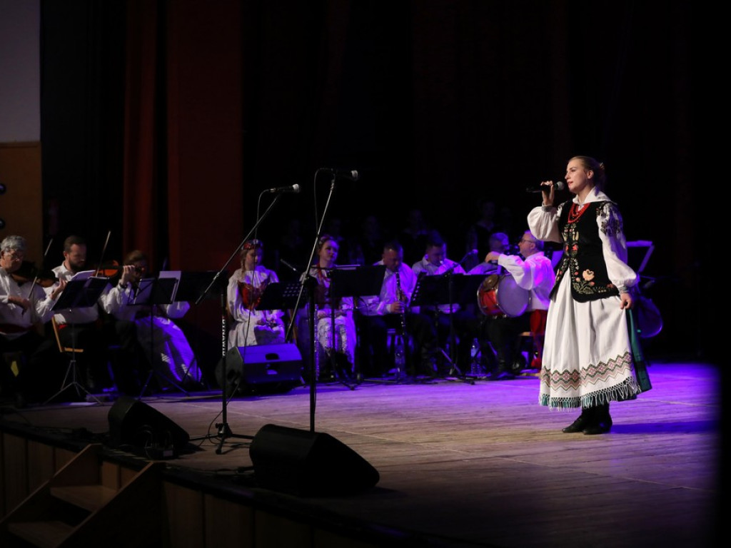 Świąteczny koncert Zespołu Pieśni i Tańca Ziemi Hrubieszowskiej (ZDJĘCIA)