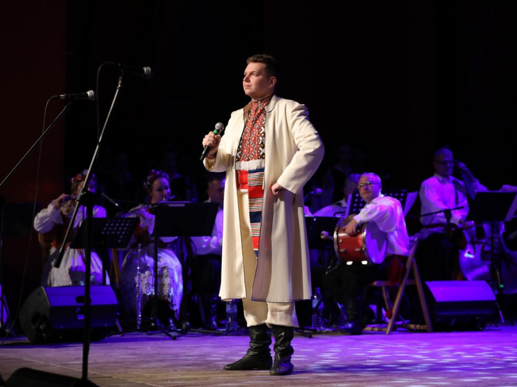 Świąteczny koncert Zespołu Pieśni i Tańca Ziemi Hrubieszowskiej (ZDJĘCIA)