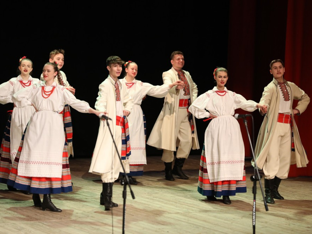 Świąteczny koncert Zespołu Pieśni i Tańca Ziemi Hrubieszowskiej (ZDJĘCIA)