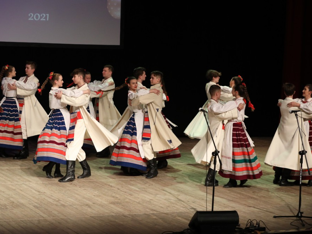 Świąteczny koncert Zespołu Pieśni i Tańca Ziemi Hrubieszowskiej (ZDJĘCIA)