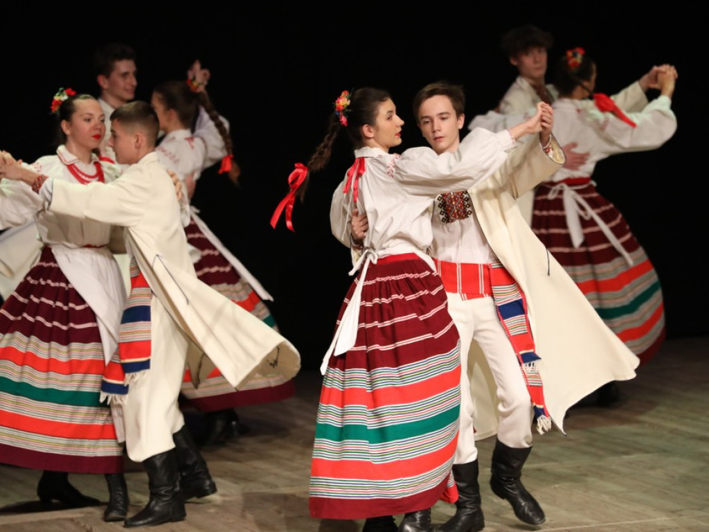 Świąteczny koncert Zespołu Pieśni i Tańca Ziemi Hrubieszowskiej (ZDJĘCIA)