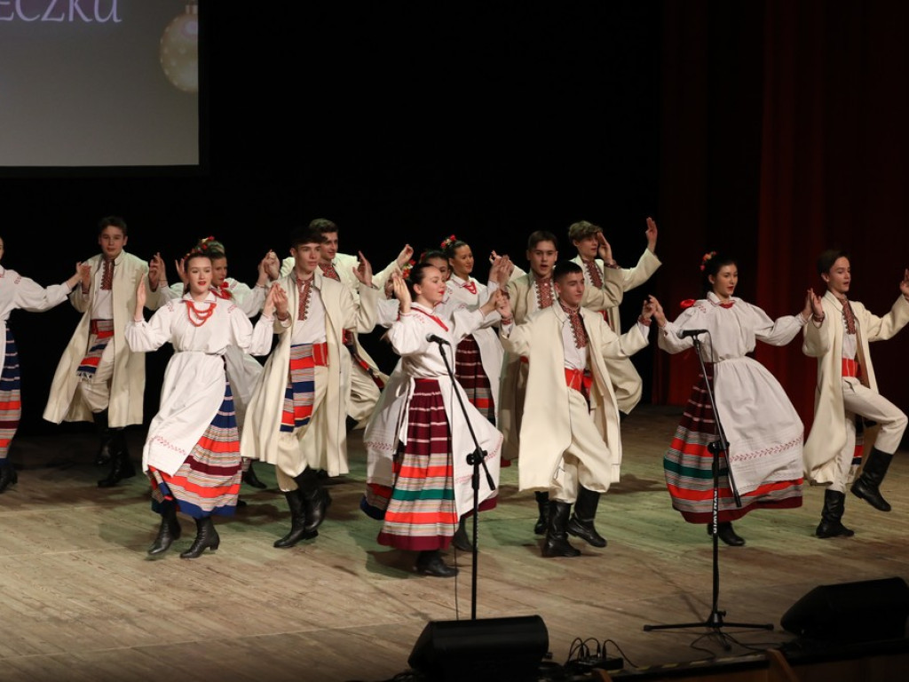 Świąteczny koncert Zespołu Pieśni i Tańca Ziemi Hrubieszowskiej (ZDJĘCIA)