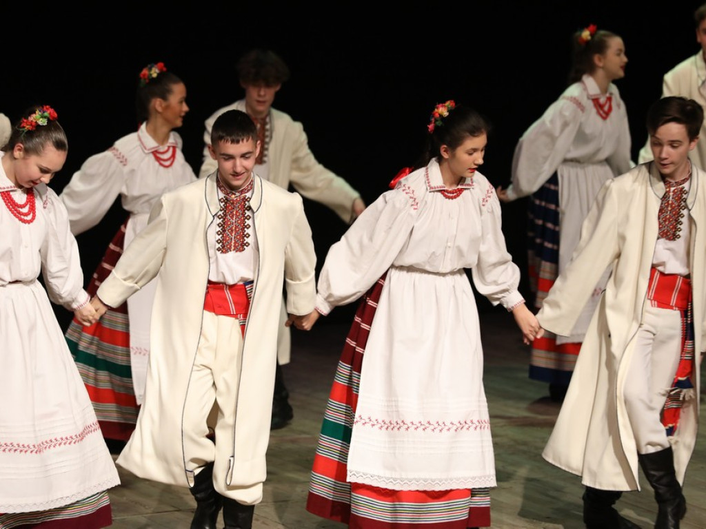 Świąteczny koncert Zespołu Pieśni i Tańca Ziemi Hrubieszowskiej (ZDJĘCIA)