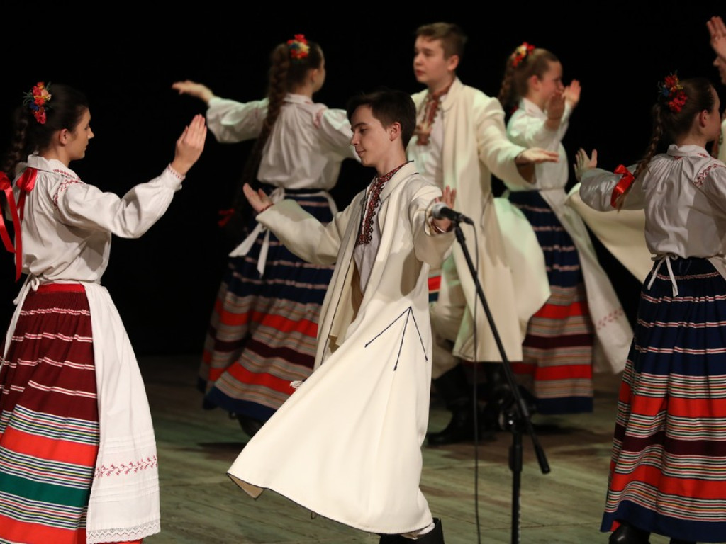 Świąteczny koncert Zespołu Pieśni i Tańca Ziemi Hrubieszowskiej (ZDJĘCIA)