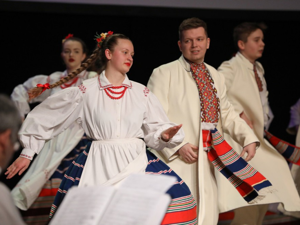 Świąteczny koncert Zespołu Pieśni i Tańca Ziemi Hrubieszowskiej (ZDJĘCIA)