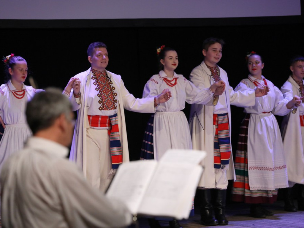 Świąteczny koncert Zespołu Pieśni i Tańca Ziemi Hrubieszowskiej (ZDJĘCIA)