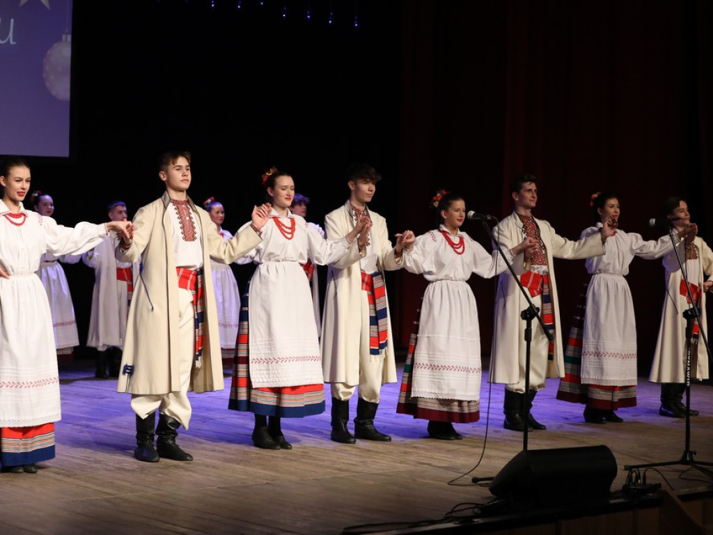 Świąteczny koncert Zespołu Pieśni i Tańca Ziemi Hrubieszowskiej (ZDJĘCIA)