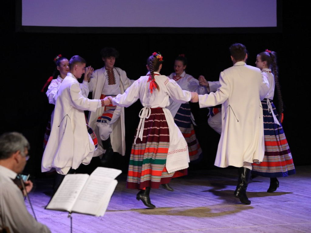 Świąteczny koncert Zespołu Pieśni i Tańca Ziemi Hrubieszowskiej (ZDJĘCIA)