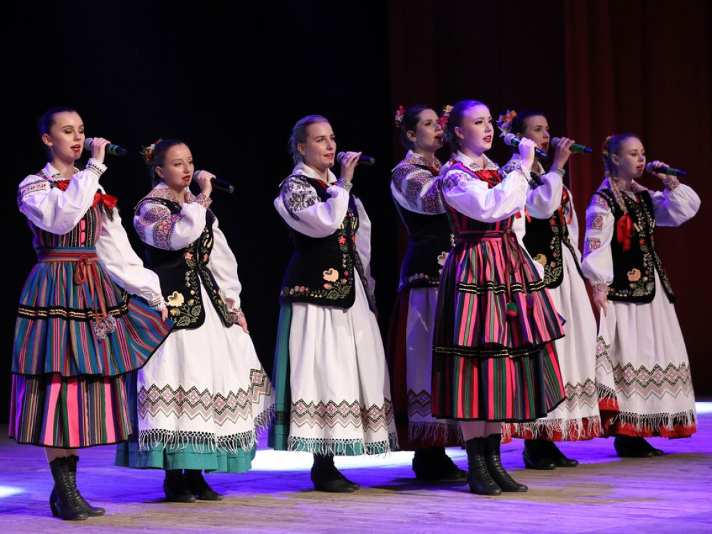 Świąteczny koncert Zespołu Pieśni i Tańca Ziemi Hrubieszowskiej (ZDJĘCIA)