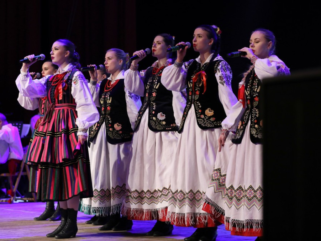Świąteczny koncert Zespołu Pieśni i Tańca Ziemi Hrubieszowskiej (ZDJĘCIA)