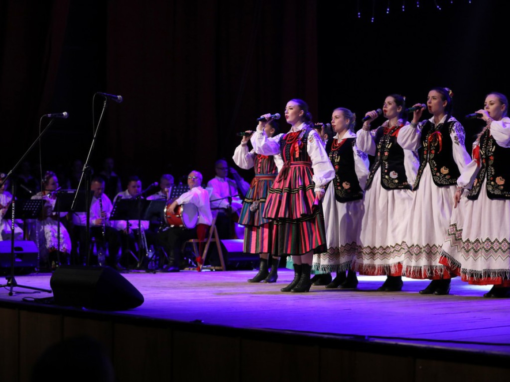 Świąteczny koncert Zespołu Pieśni i Tańca Ziemi Hrubieszowskiej (ZDJĘCIA)