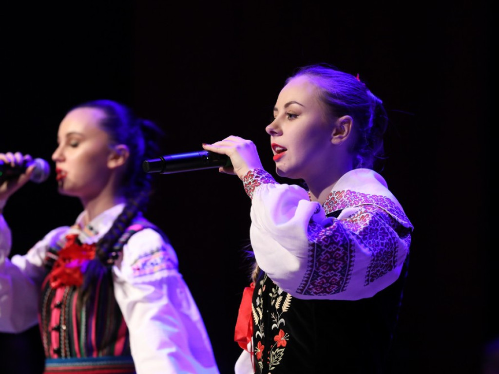 Świąteczny koncert Zespołu Pieśni i Tańca Ziemi Hrubieszowskiej (ZDJĘCIA)