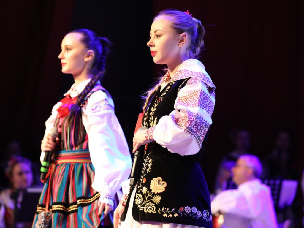 Świąteczny koncert Zespołu Pieśni i Tańca Ziemi Hrubieszowskiej (ZDJĘCIA)