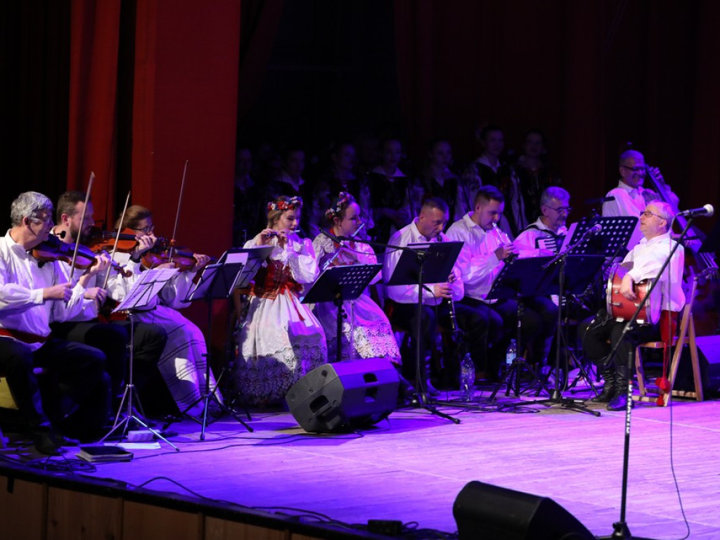Świąteczny koncert Zespołu Pieśni i Tańca Ziemi Hrubieszowskiej (ZDJĘCIA)