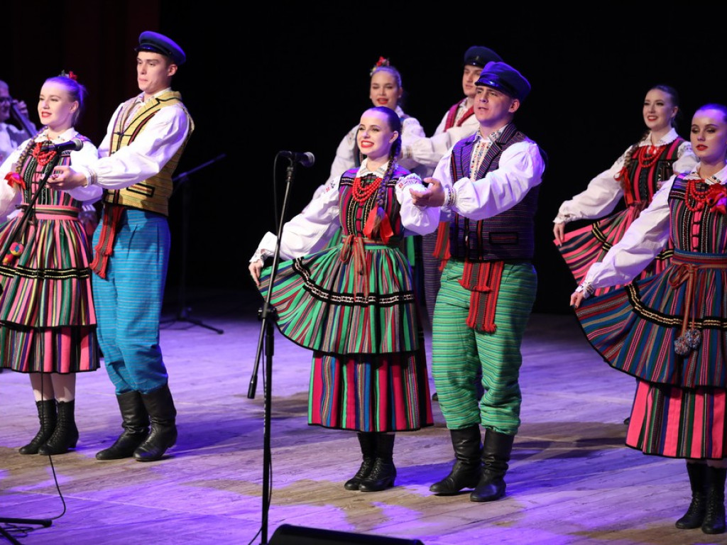 Świąteczny koncert Zespołu Pieśni i Tańca Ziemi Hrubieszowskiej (ZDJĘCIA)