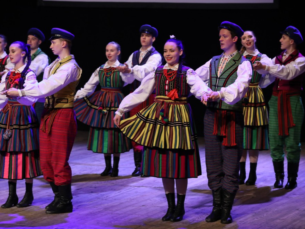 Świąteczny koncert Zespołu Pieśni i Tańca Ziemi Hrubieszowskiej (ZDJĘCIA)