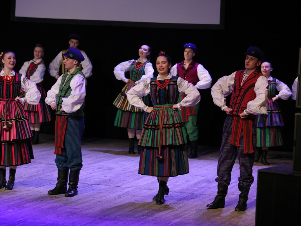 Świąteczny koncert Zespołu Pieśni i Tańca Ziemi Hrubieszowskiej (ZDJĘCIA)