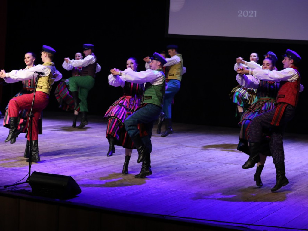 Świąteczny koncert Zespołu Pieśni i Tańca Ziemi Hrubieszowskiej (ZDJĘCIA)