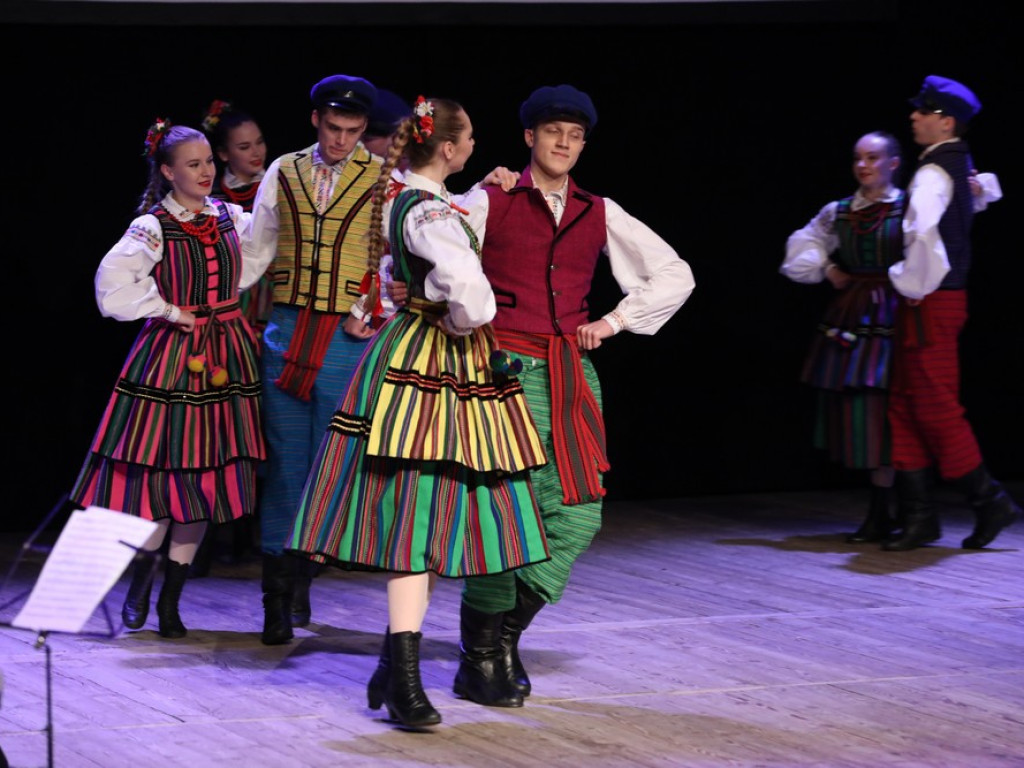 Świąteczny koncert Zespołu Pieśni i Tańca Ziemi Hrubieszowskiej (ZDJĘCIA)