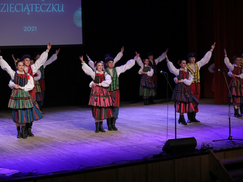 Świąteczny koncert Zespołu Pieśni i Tańca Ziemi Hrubieszowskiej (ZDJĘCIA)