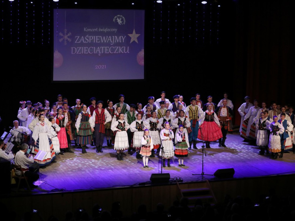Świąteczny koncert Zespołu Pieśni i Tańca Ziemi Hrubieszowskiej (ZDJĘCIA)