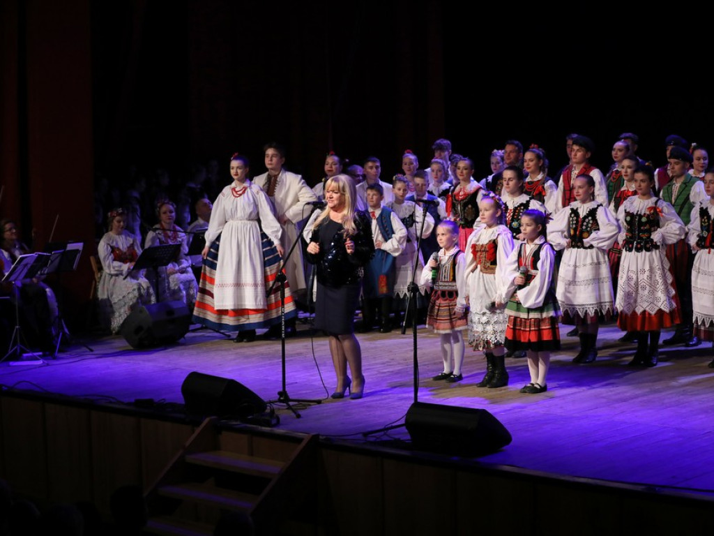 Świąteczny koncert Zespołu Pieśni i Tańca Ziemi Hrubieszowskiej (ZDJĘCIA)