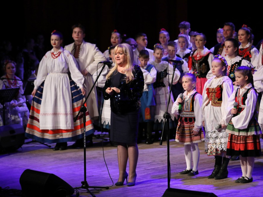 Świąteczny koncert Zespołu Pieśni i Tańca Ziemi Hrubieszowskiej (ZDJĘCIA)