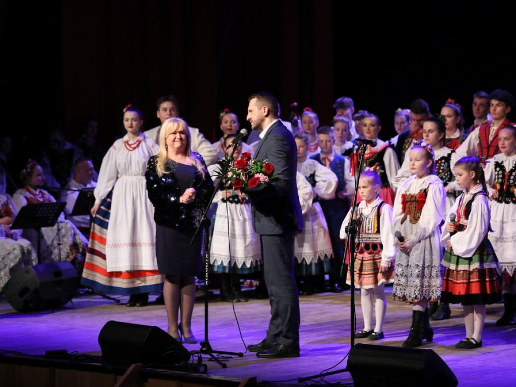 Świąteczny koncert Zespołu Pieśni i Tańca Ziemi Hrubieszowskiej (ZDJĘCIA)