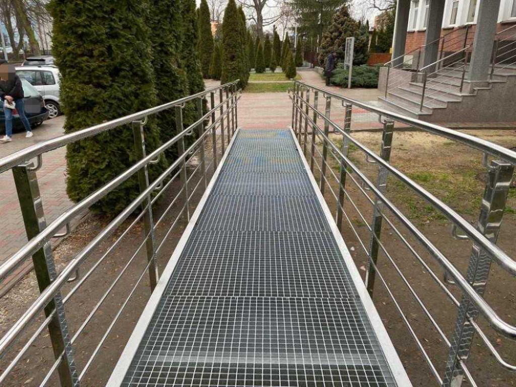 Hrubieszów: Remont wejścia do starostwa zakończony (ZDJĘCIA)