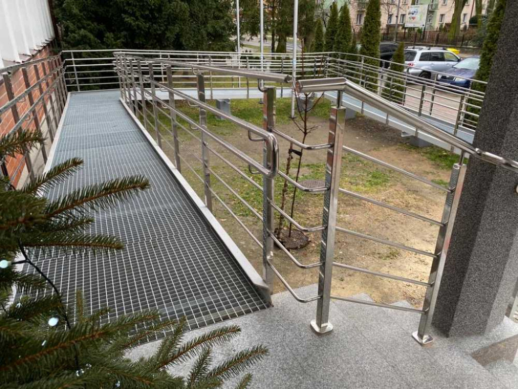 Hrubieszów: Remont wejścia do starostwa zakończony (ZDJĘCIA)