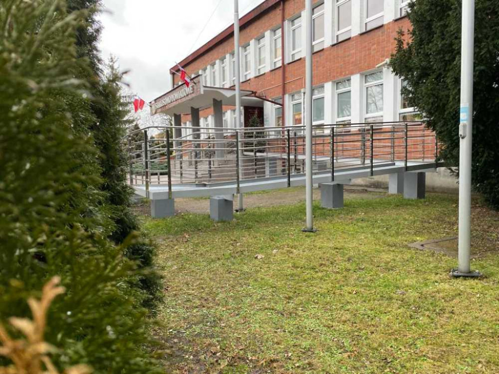Hrubieszów: Remont wejścia do starostwa zakończony (ZDJĘCIA)