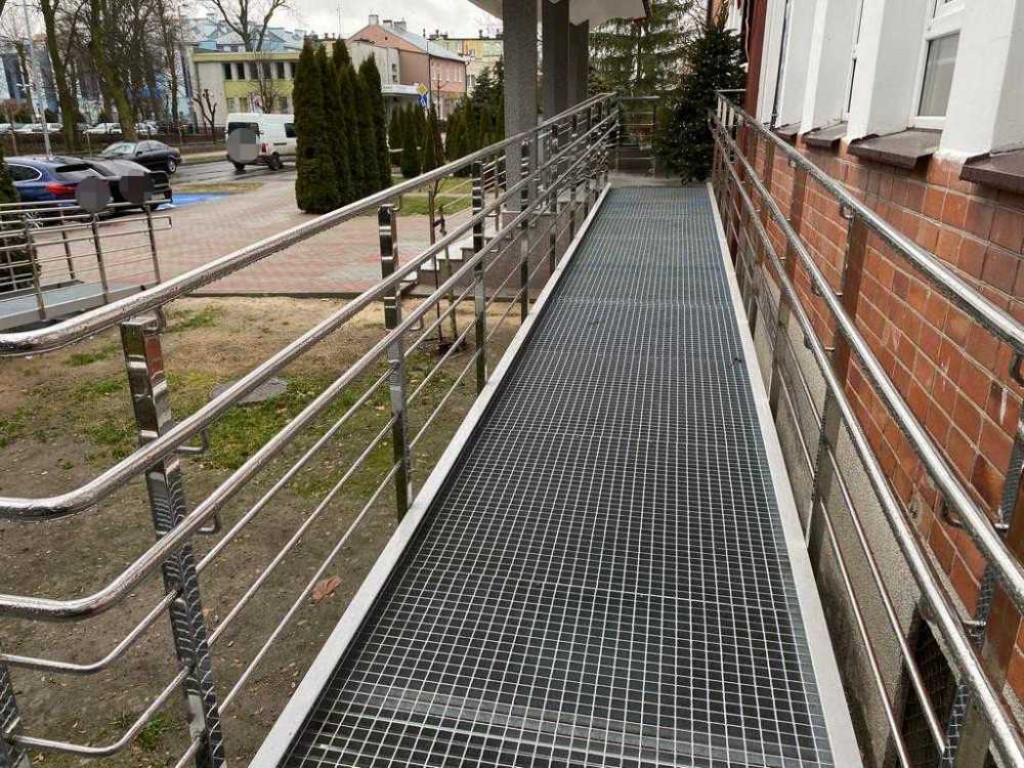 Hrubieszów: Remont wejścia do starostwa zakończony (ZDJĘCIA)