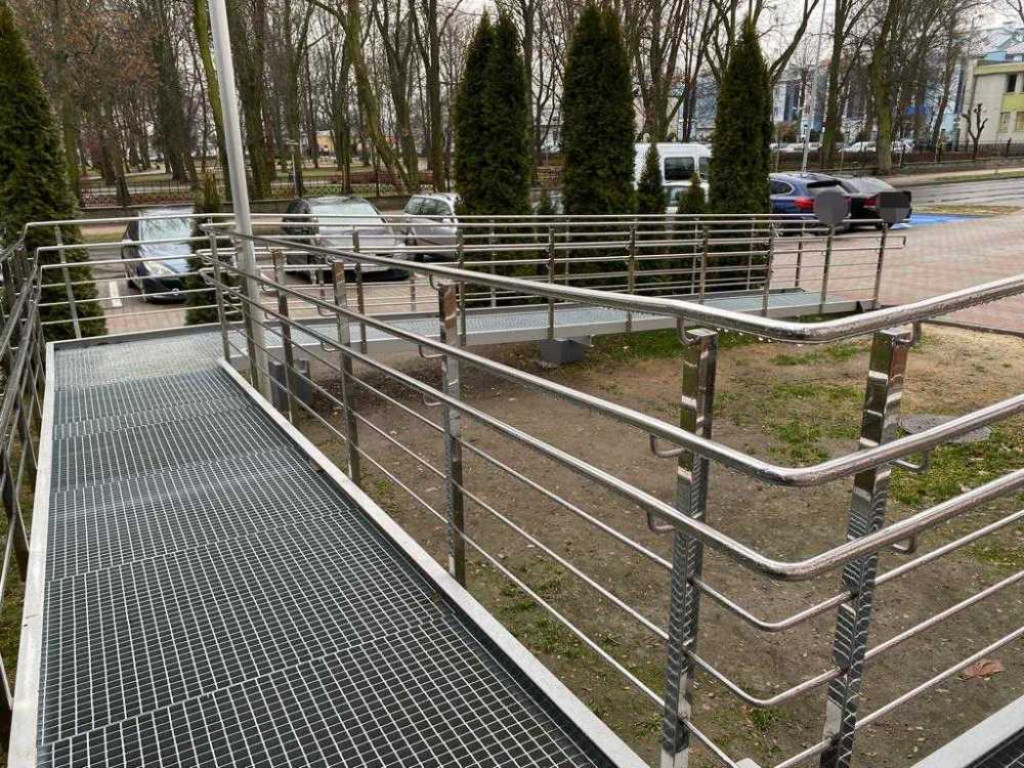 Hrubieszów: Remont wejścia do starostwa zakończony (ZDJĘCIA)