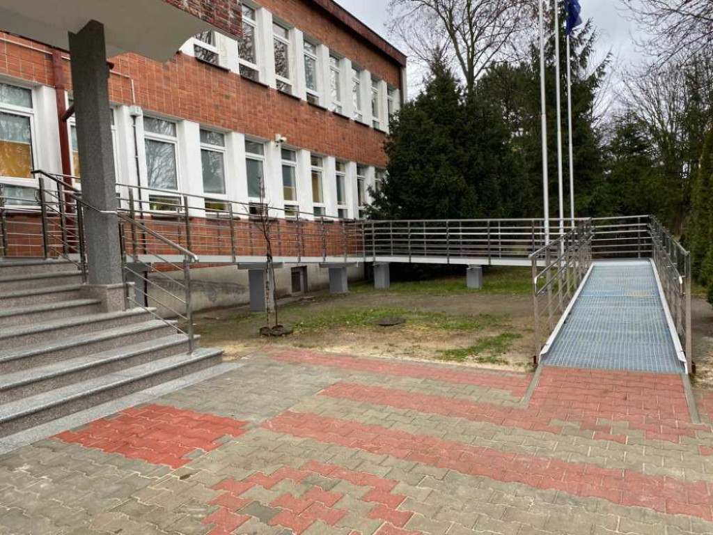 Hrubieszów: Remont wejścia do starostwa zakończony (ZDJĘCIA)