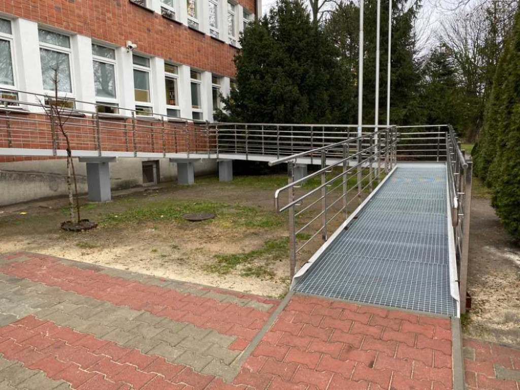 Hrubieszów: Remont wejścia do starostwa zakończony (ZDJĘCIA)