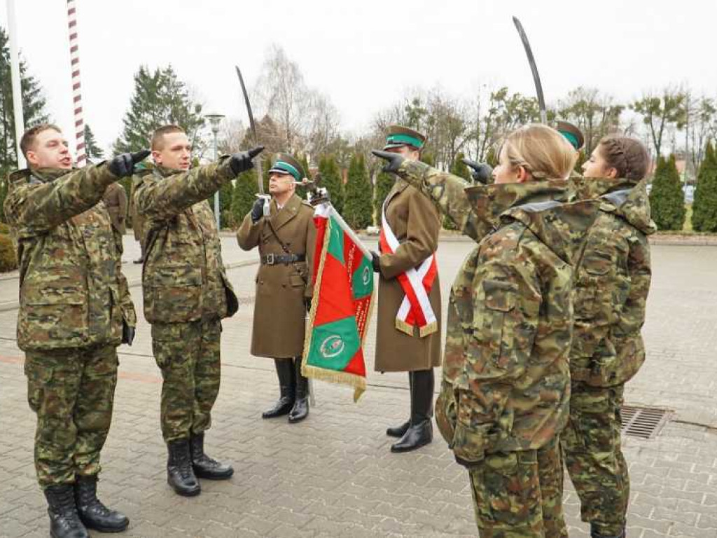 Ślubowanie nowo przyjętych funkcjonariuszy NOSG (ZDJĘCIA)