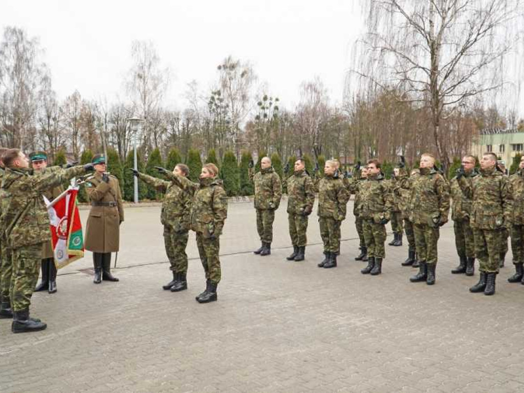 Ślubowanie nowo przyjętych funkcjonariuszy NOSG (ZDJĘCIA)