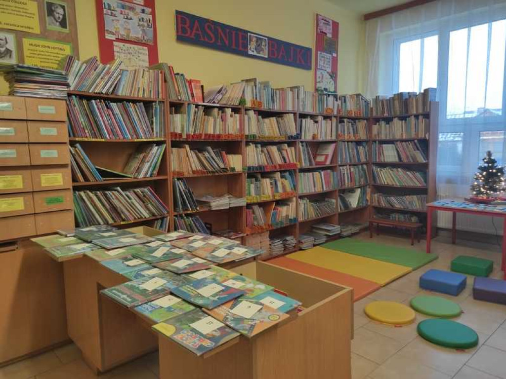 Raz, dwa, trzy, czytaj i Ty! - pasowanie na czytelnika w hrubieszowskiej Trójce (ZDJĘCIA)
