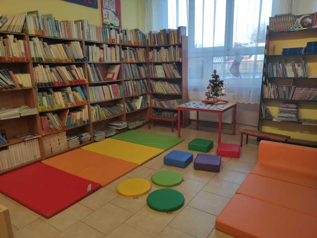 Raz, dwa, trzy, czytaj i Ty! - pasowanie na czytelnika w hrubieszowskiej Trójce (ZDJĘCIA)