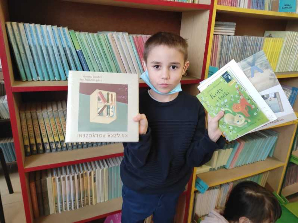 Raz, dwa, trzy, czytaj i Ty! - pasowanie na czytelnika w hrubieszowskiej Trójce (ZDJĘCIA)