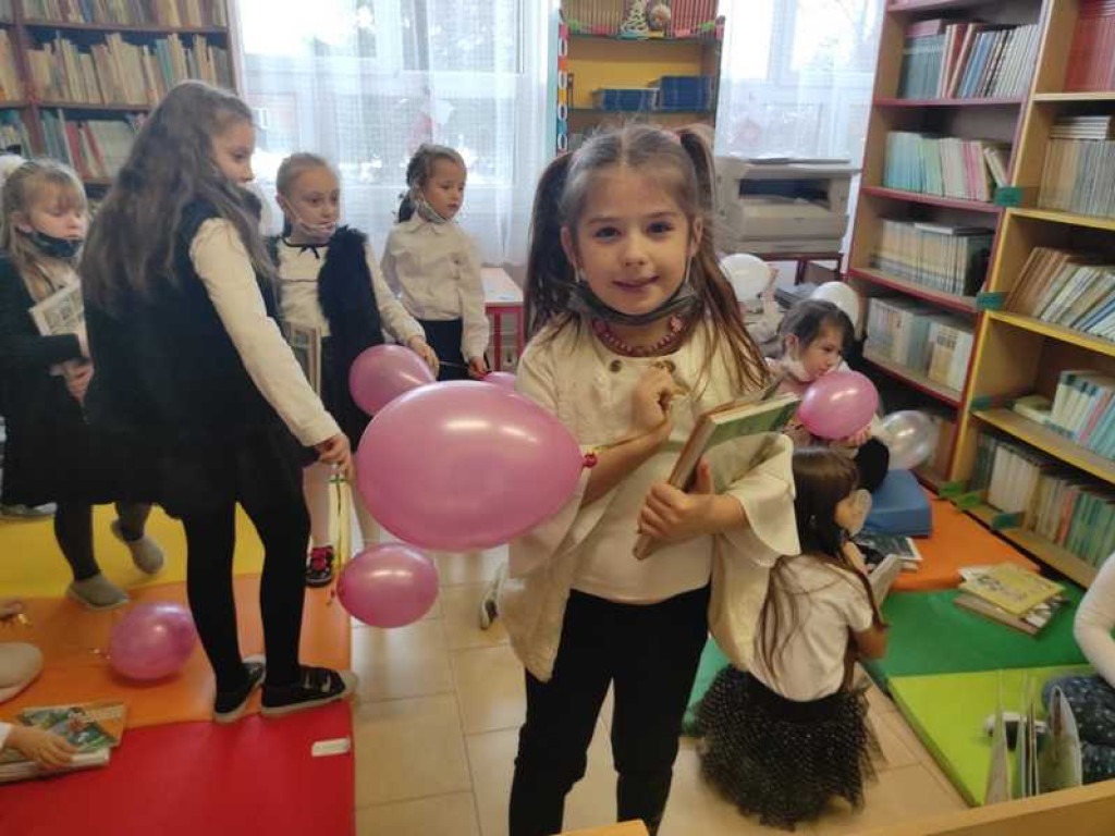 Raz, dwa, trzy, czytaj i Ty! - pasowanie na czytelnika w hrubieszowskiej Trójce (ZDJĘCIA)