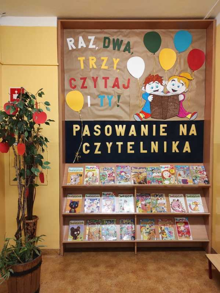 Raz, dwa, trzy, czytaj i Ty! - pasowanie na czytelnika w hrubieszowskiej Trójce (ZDJĘCIA)
