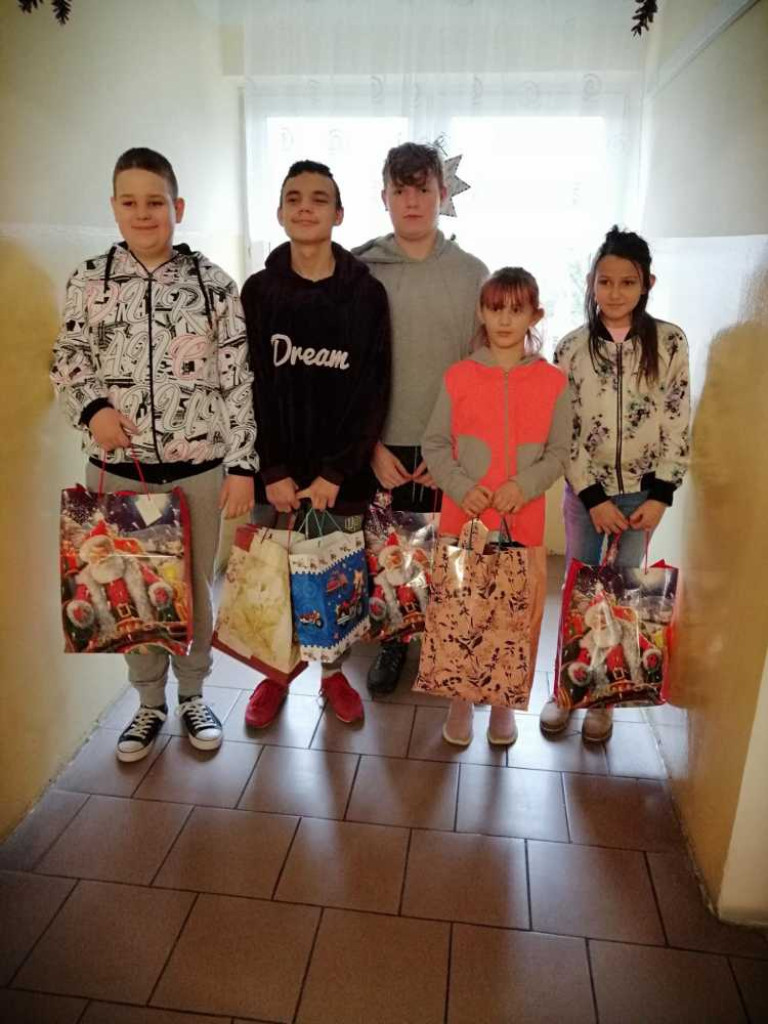Hrubieszów: Młodzież Staszica - dzieciom (ZDJĘCIA)