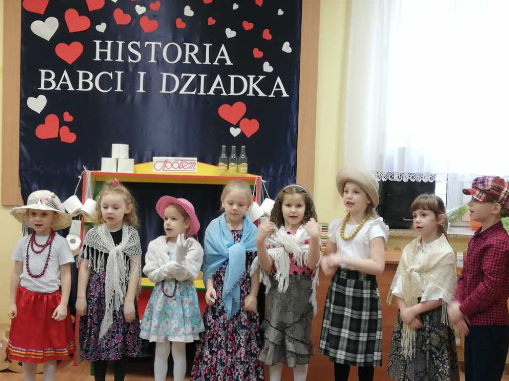 Hrubieszów: Dzień Babci i Dziadka w Miejskim Przedszkolu nr 3 przy ul. Grotthusów (ZDJĘCIA, WIDEO)