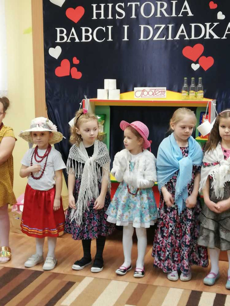 Hrubieszów: Dzień Babci i Dziadka w Miejskim Przedszkolu nr 3 przy ul. Grotthusów (ZDJĘCIA, WIDEO)