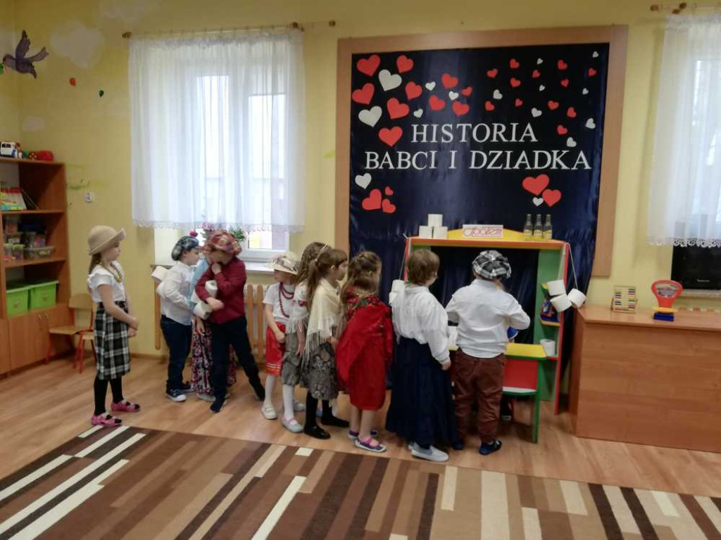 Hrubieszów: Dzień Babci i Dziadka w Miejskim Przedszkolu nr 3 przy ul. Grotthusów (ZDJĘCIA, WIDEO)